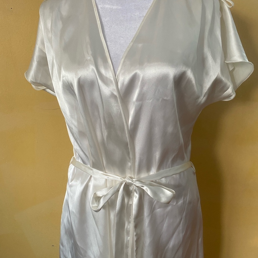 Oscar de la Renta Ivory Satin Robe - Picture 2 of 11